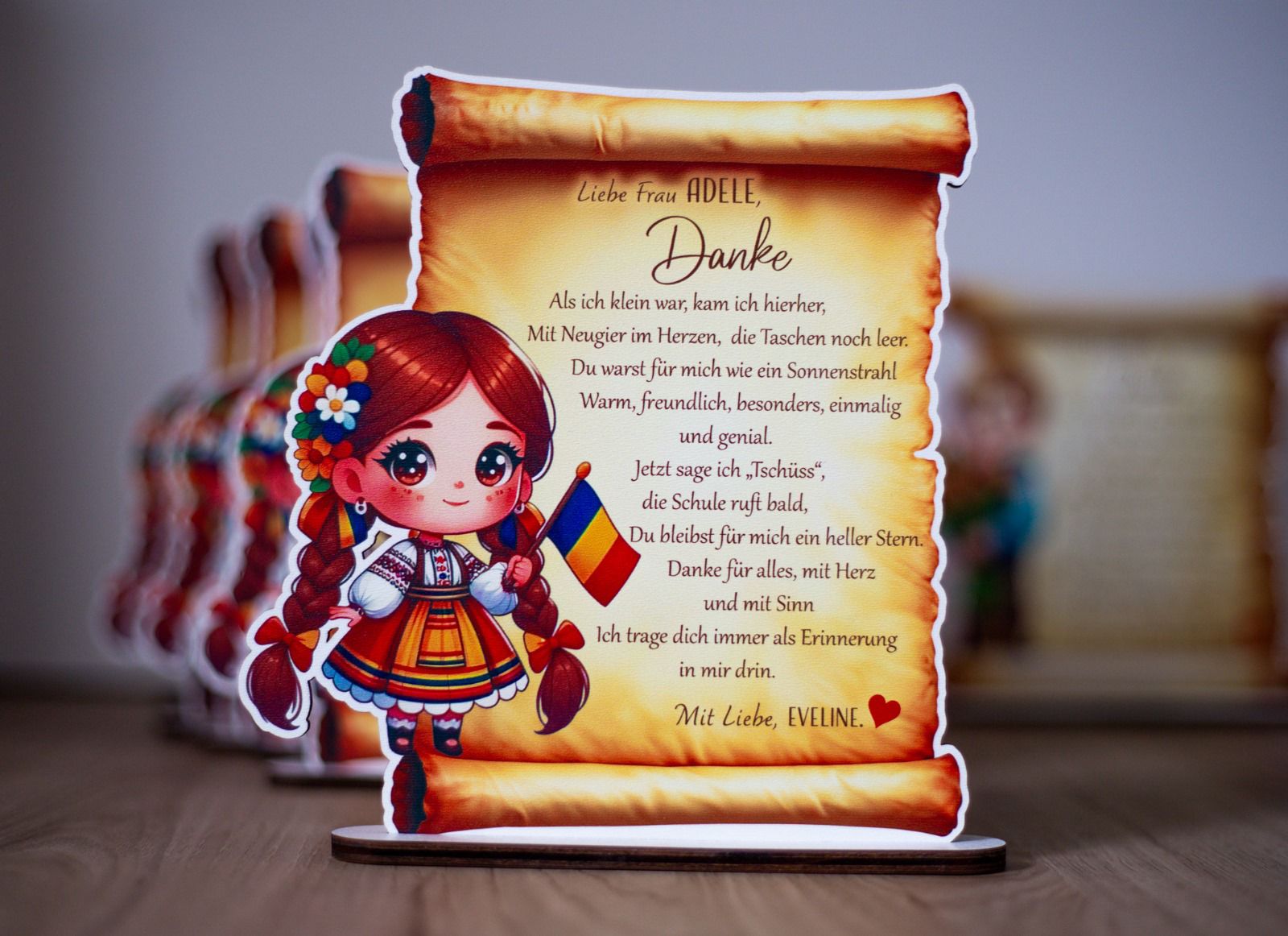 Trofeu Personalizat Tradiţional Fetiţă