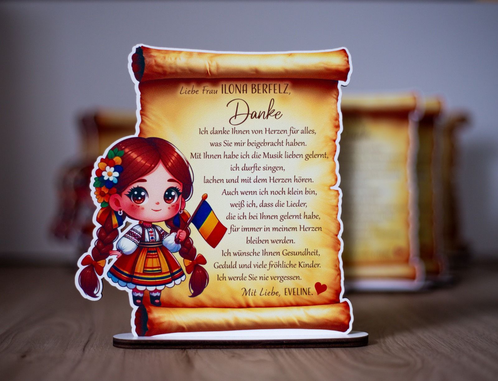 Trofeu Personalizat Tradiţional Fetiţă