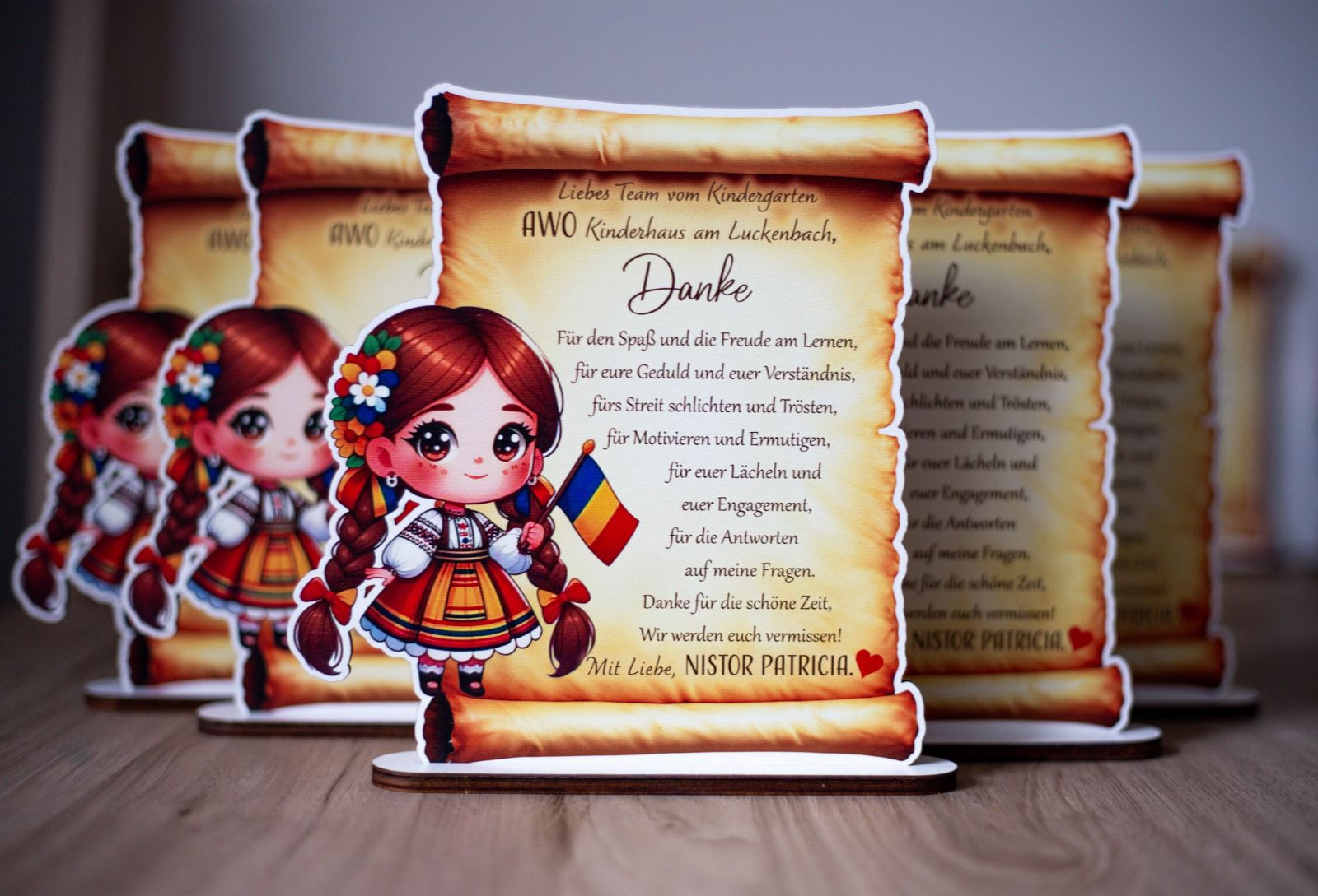 Trofeu Personalizat Tradiţional Fetiţă